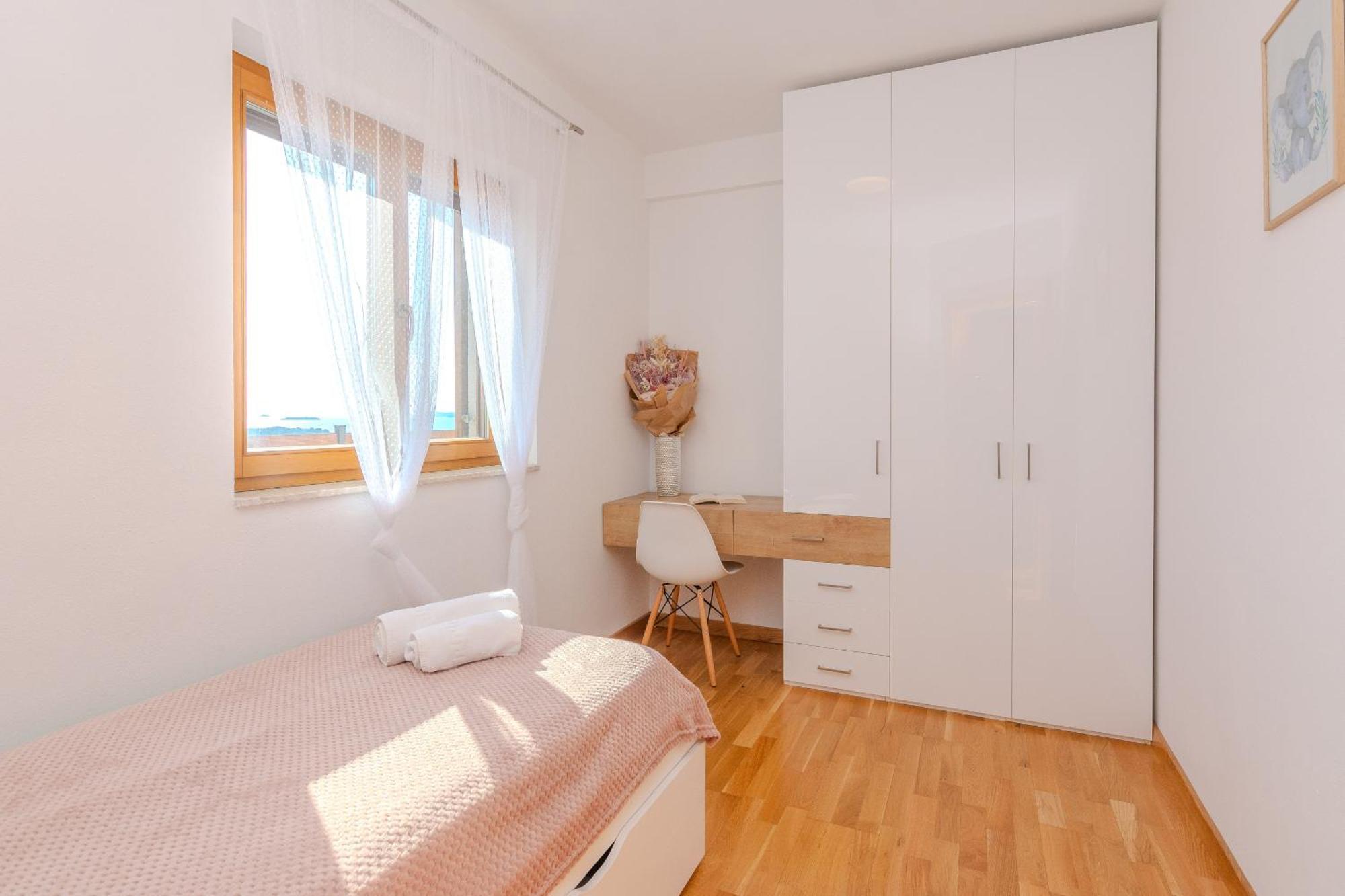Holiday Home Lucy Pakostane Bagian luar foto