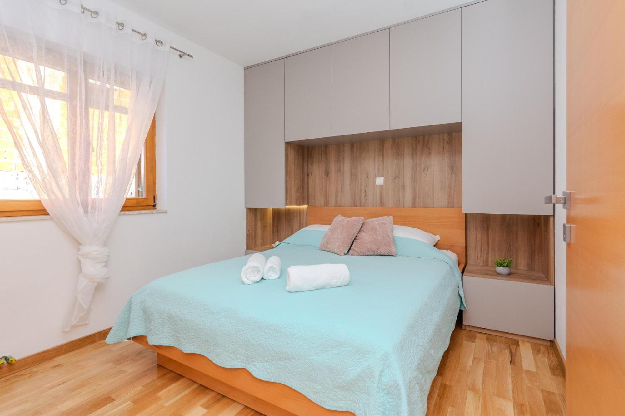 Holiday Home Lucy Pakostane Bagian luar foto