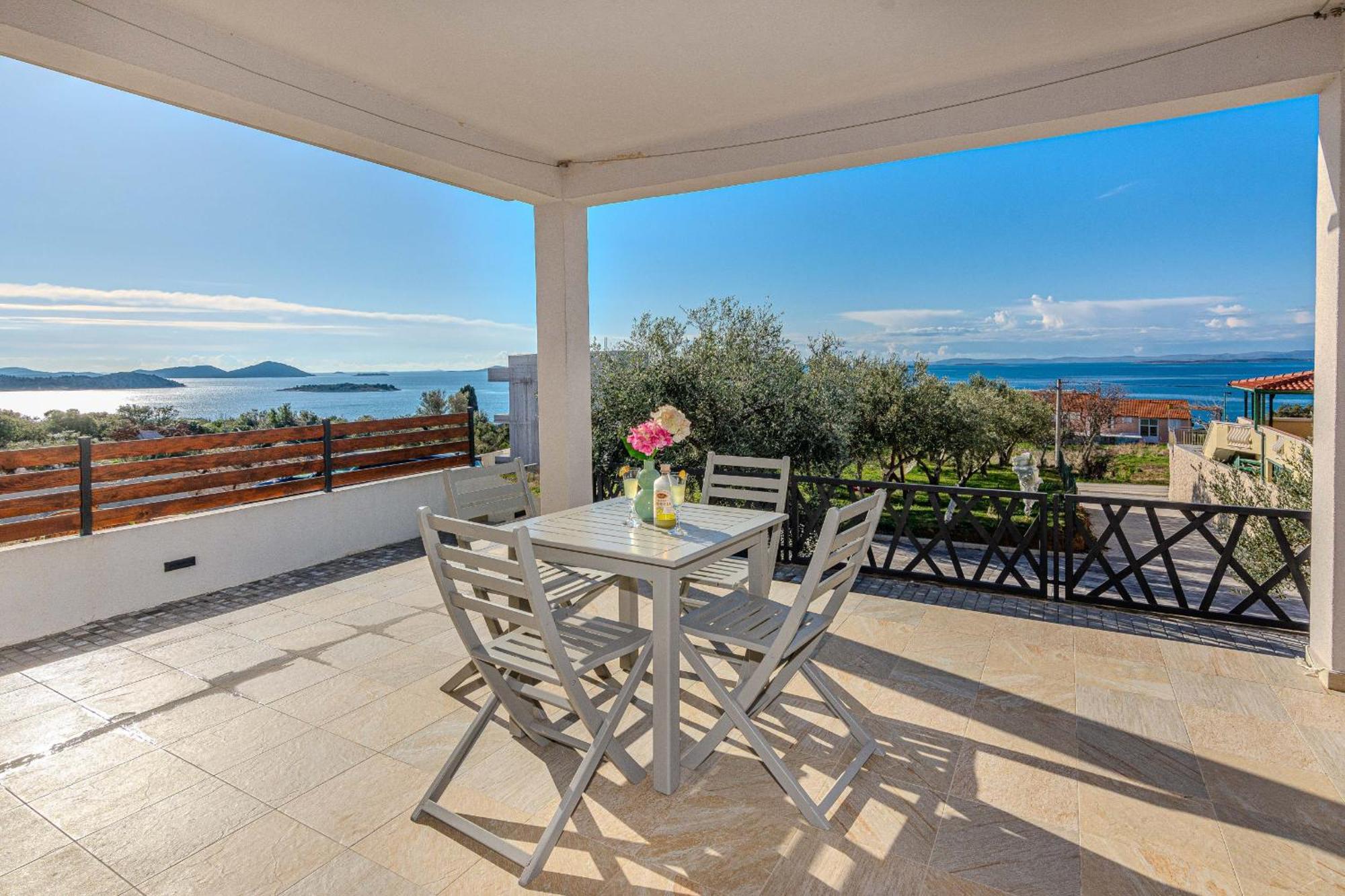 Holiday Home Lucy Pakostane Bagian luar foto