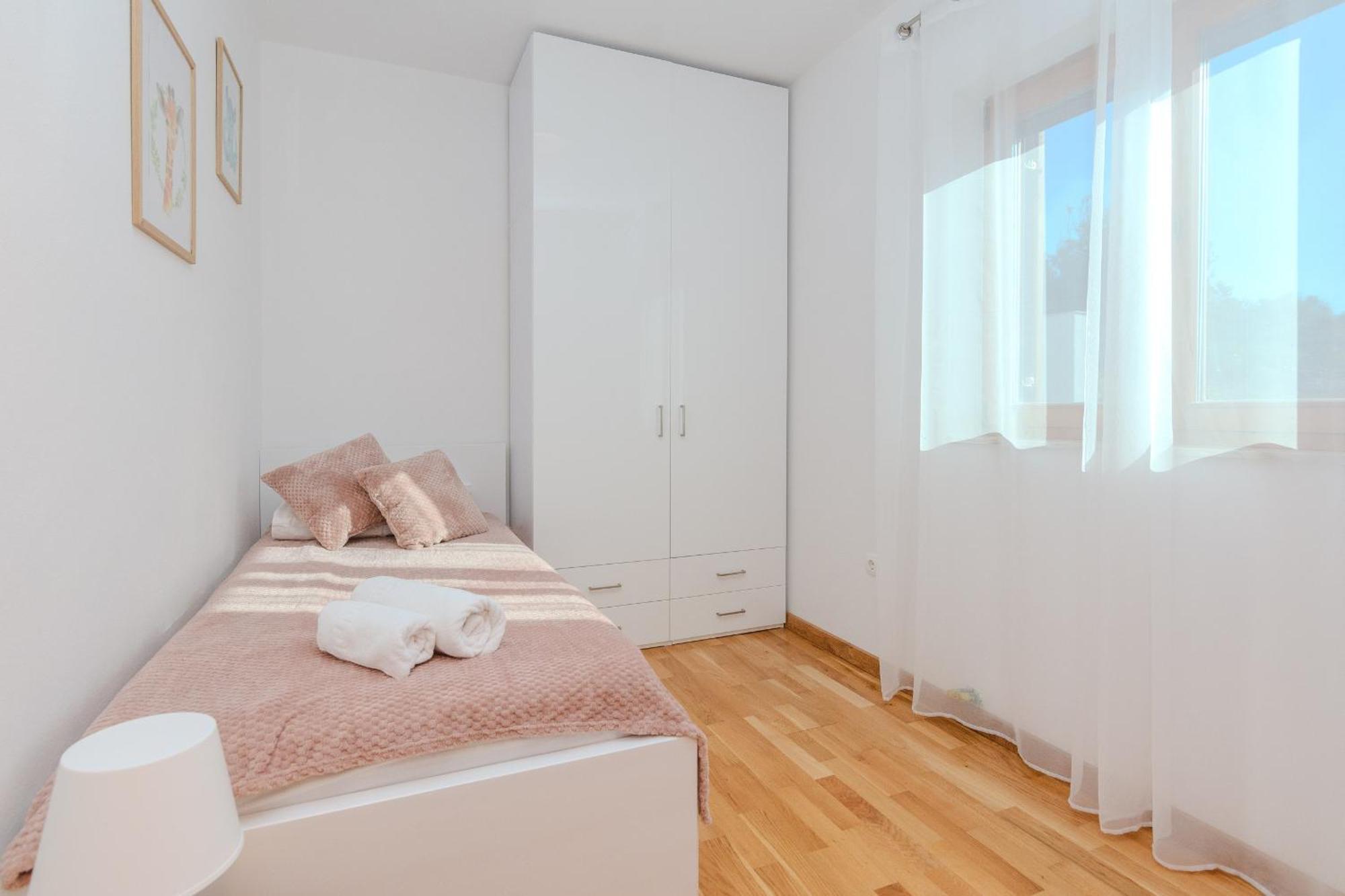 Holiday Home Lucy Pakostane Bagian luar foto