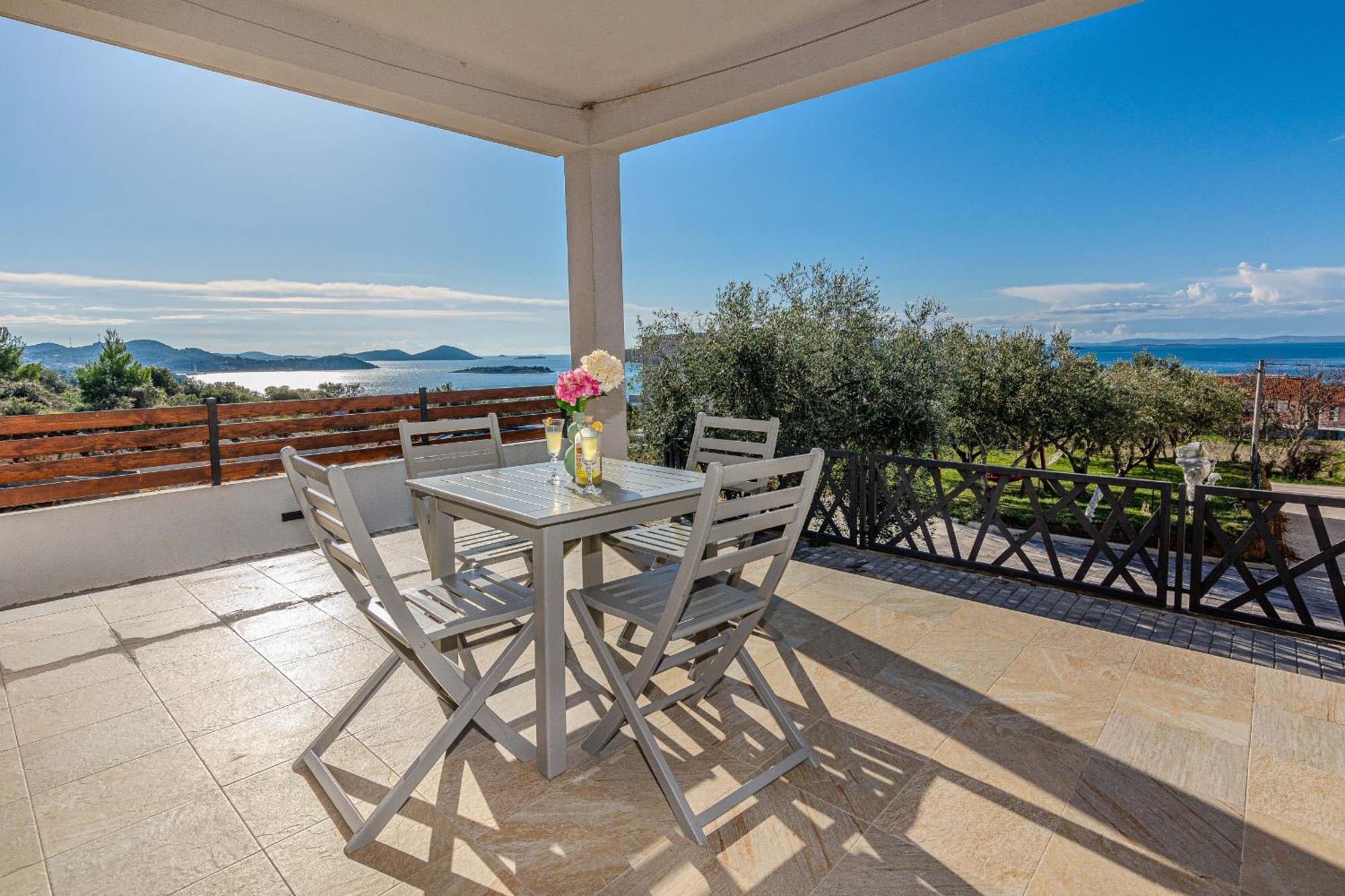 Holiday Home Lucy Pakostane Bagian luar foto
