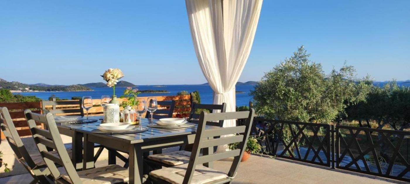 Holiday Home Lucy Pakostane Bagian luar foto