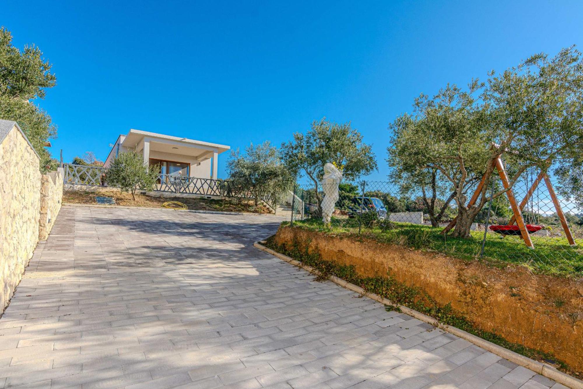 Holiday Home Lucy Pakostane Bagian luar foto