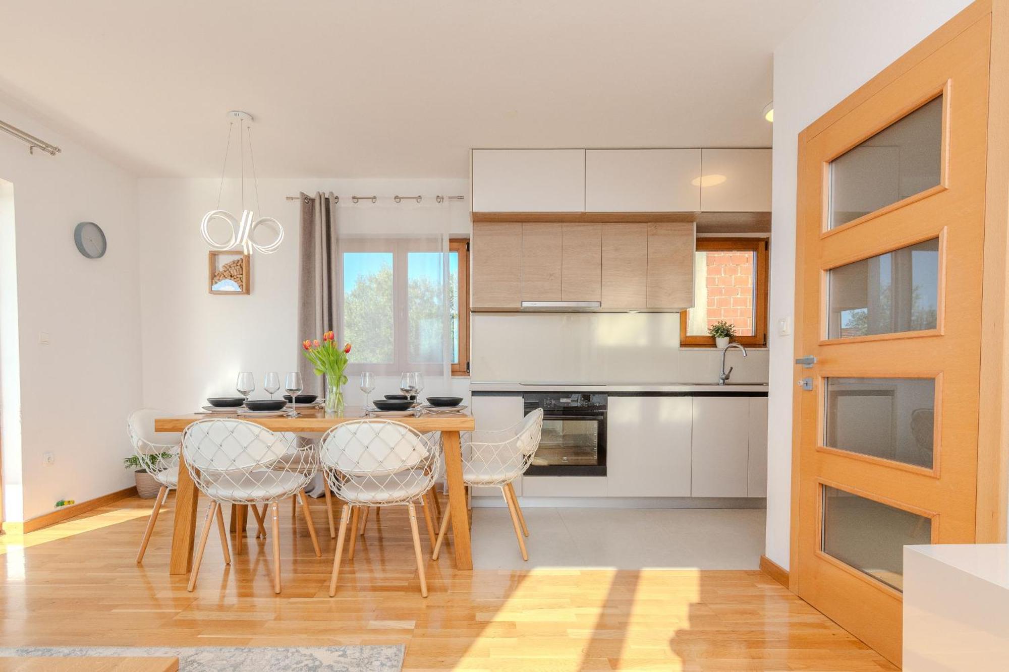 Holiday Home Lucy Pakostane Bagian luar foto