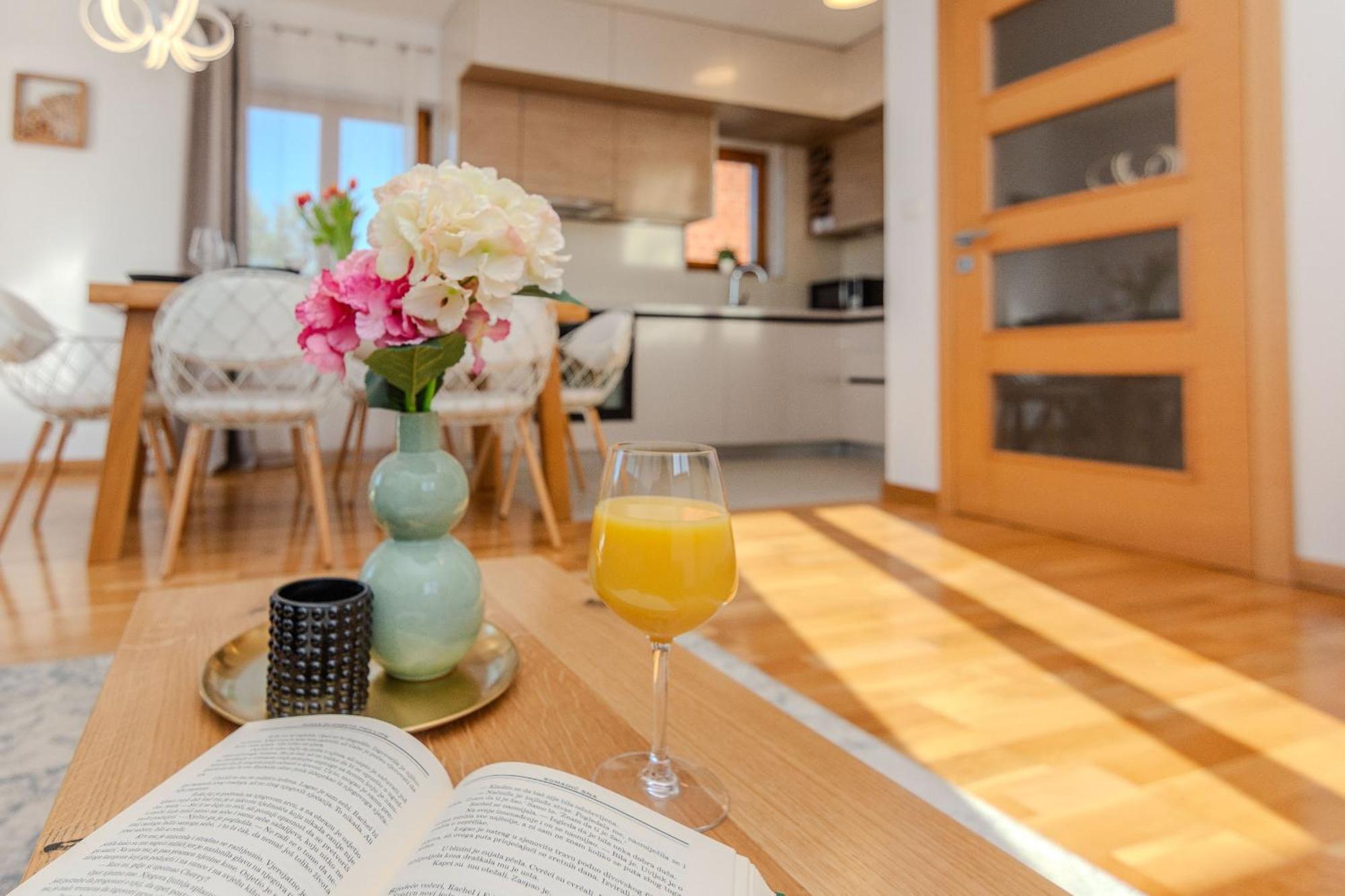 Holiday Home Lucy Pakostane Bagian luar foto