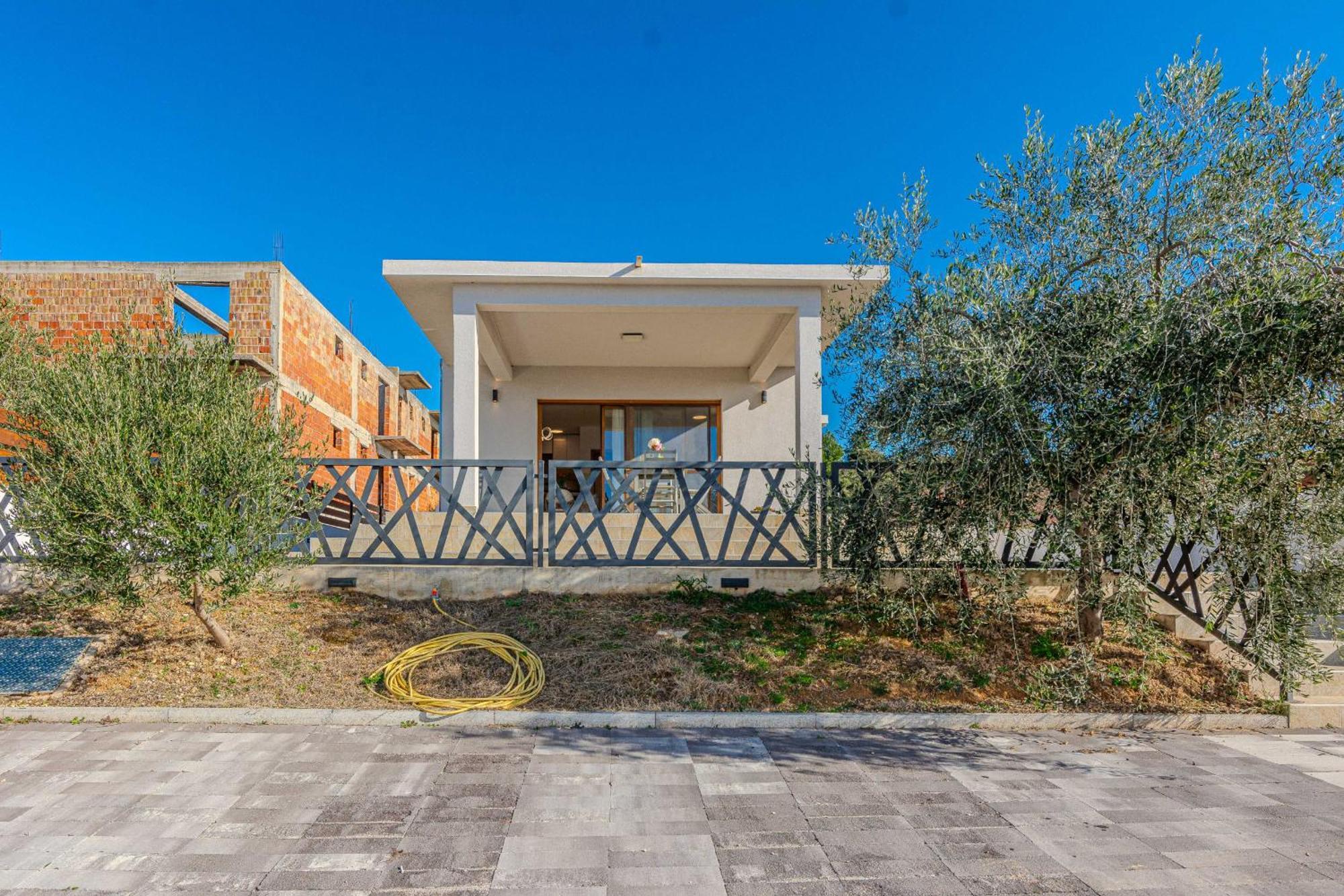 Holiday Home Lucy Pakostane Bagian luar foto